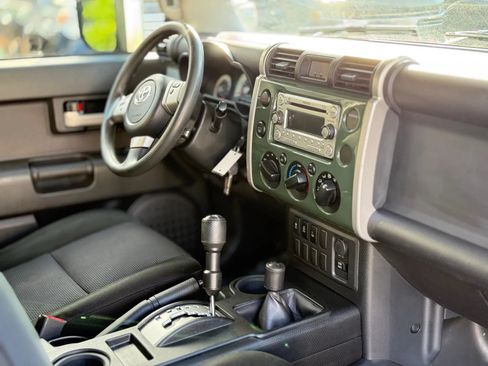 Used 2011 Toyota FJ Cruiser 4WD w/ Convenience Pkg image 14