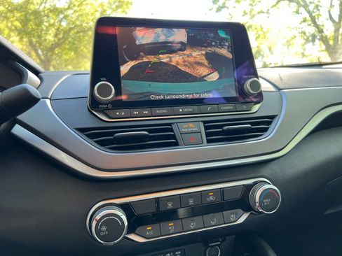 Used 2025 Nissan Altima 2.5 SR image 17