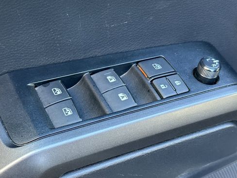 Used 2022 Toyota Tacoma TRD Off-Road AWD/4WD image 13
