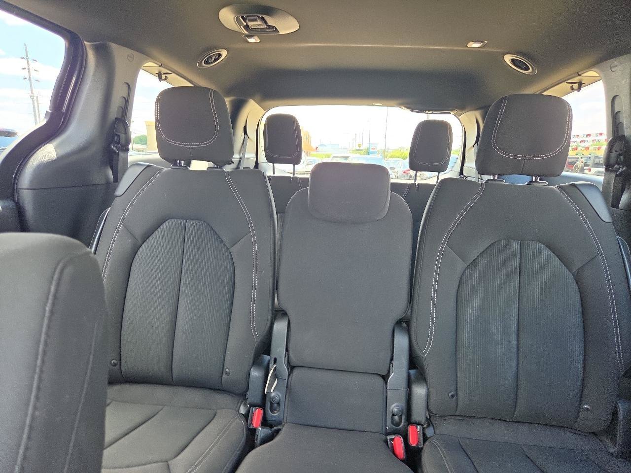 Used 2019 Chrysler Pacifica Touring Plus w/ S Appearance Package FWD image 11