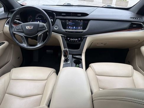 Used 2018 Cadillac XT5 Luxury w/ Driver Awareness Package FWD image 23