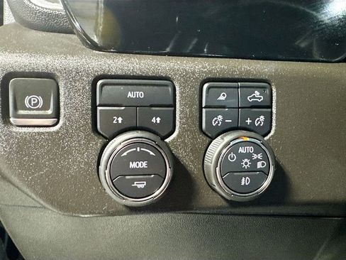 Used 2024 Chevrolet Silverado 1500 LTZ AWD/4WD image 17