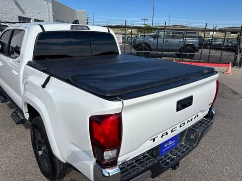 Used 2021 Toyota Tacoma SR5 RWD image 17