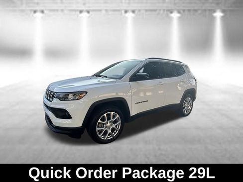 Used 2023 Jeep Compass Latitude AWD/4WD image 3