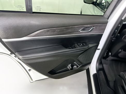 Used 2023 Jeep Grand Cherokee L Limited image 26