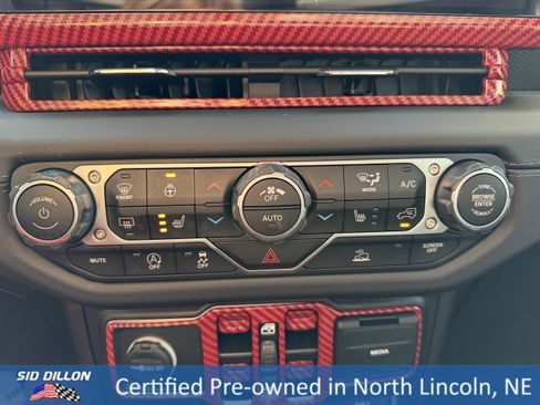 Used 2024 Jeep Wrangler Unlimited Rubicon w/ XTREMEE 35" Tire Package image 17