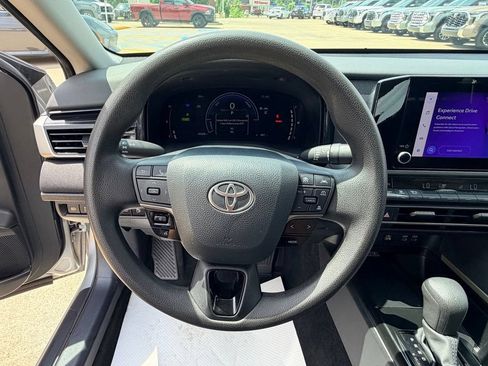 Used 2025 Toyota Camry LE FWD image 13