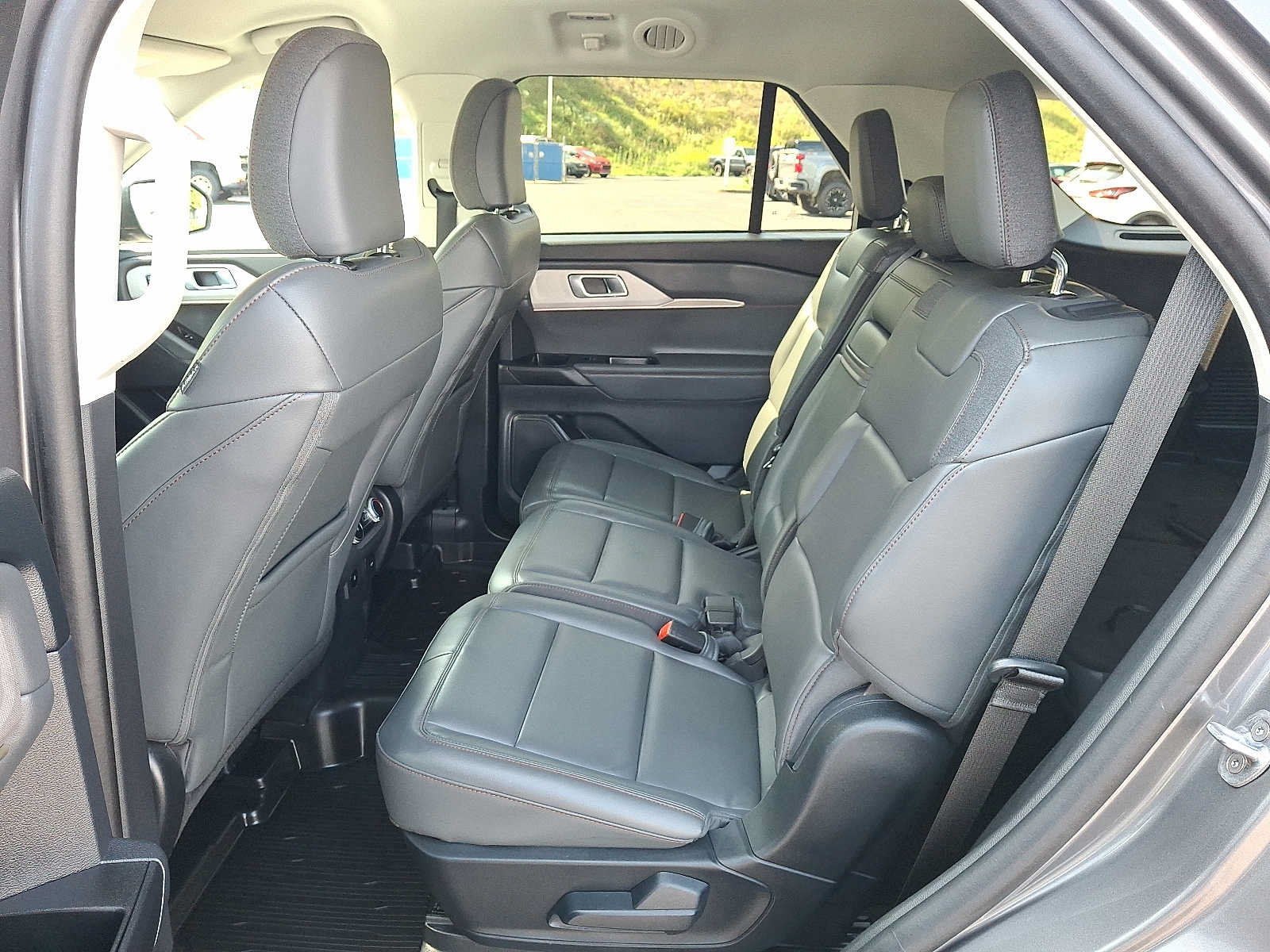 Used 2025 Ford Explorer Active w/ Active Comfort Package AWD/4WD image 10