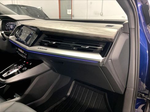 Used 2023 Audi Q4 e-tron Premium Plus w/ Premium Plus image 17