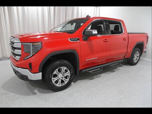 Used 2022 GMC Sierra 1500 SLE w/ X31 Off-Road Package AWD/4WD image 3