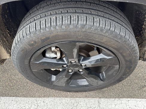 Used 2024 Jeep Grand Cherokee Limited w/ Black Appearance Package image 2