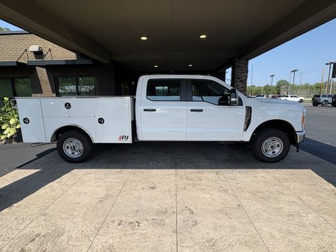 Used 2023 Ford F250 XL w/ FX4 Off-Road Package AWD/4WD image 5