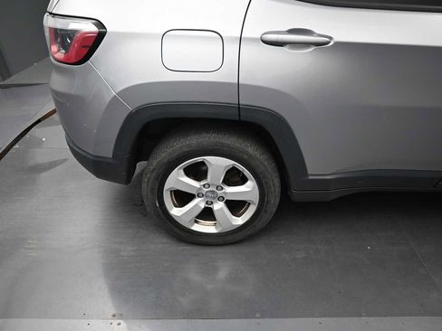 Used 2018 Jeep Compass Latitude w/ Popular Equipment Group AWD/4WD image 10