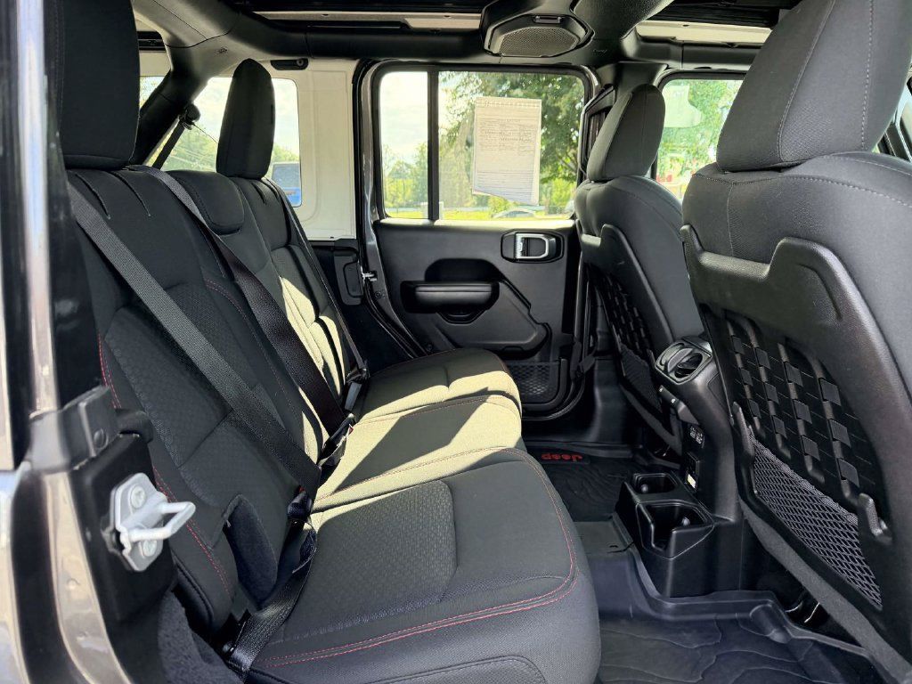 Used 2019 Jeep Wrangler Unlimited Rubicon w/ LED Lighting Group AWD/4WD image 10