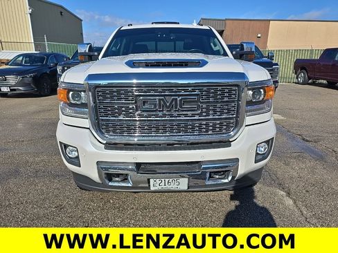 Used 2018 GMC Sierra 2500 Denali w/ Duramax Plus Package AWD/4WD image 2