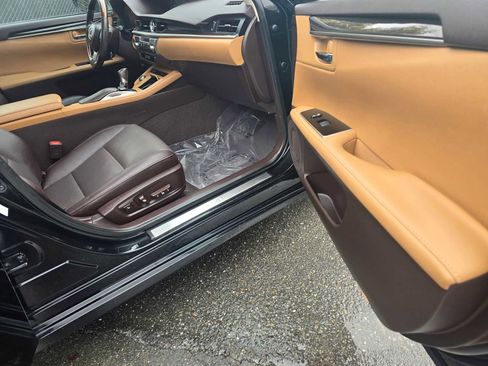 Used 2018 Lexus ES 350 w/ Navigation System Package image 10