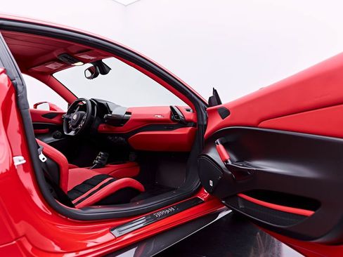Used 2020 Ferrari 488 Pista Coupe RWD image 44