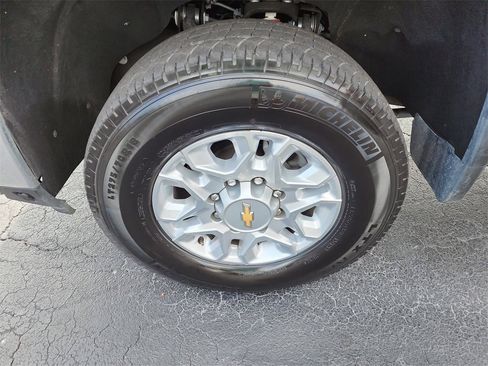 Used 2025 Chevrolet Silverado 3500 LT image 32