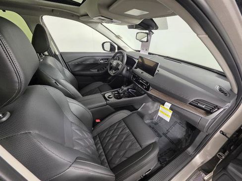New 2026 Nissan Rogue Platinum AWD/4WD image 15