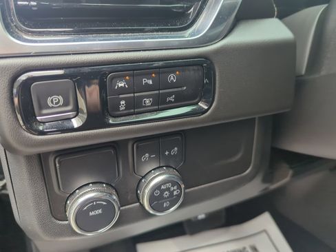 Used 2025 GMC Yukon Elevation w/ LPO, Elevation Black Package RWD image 25