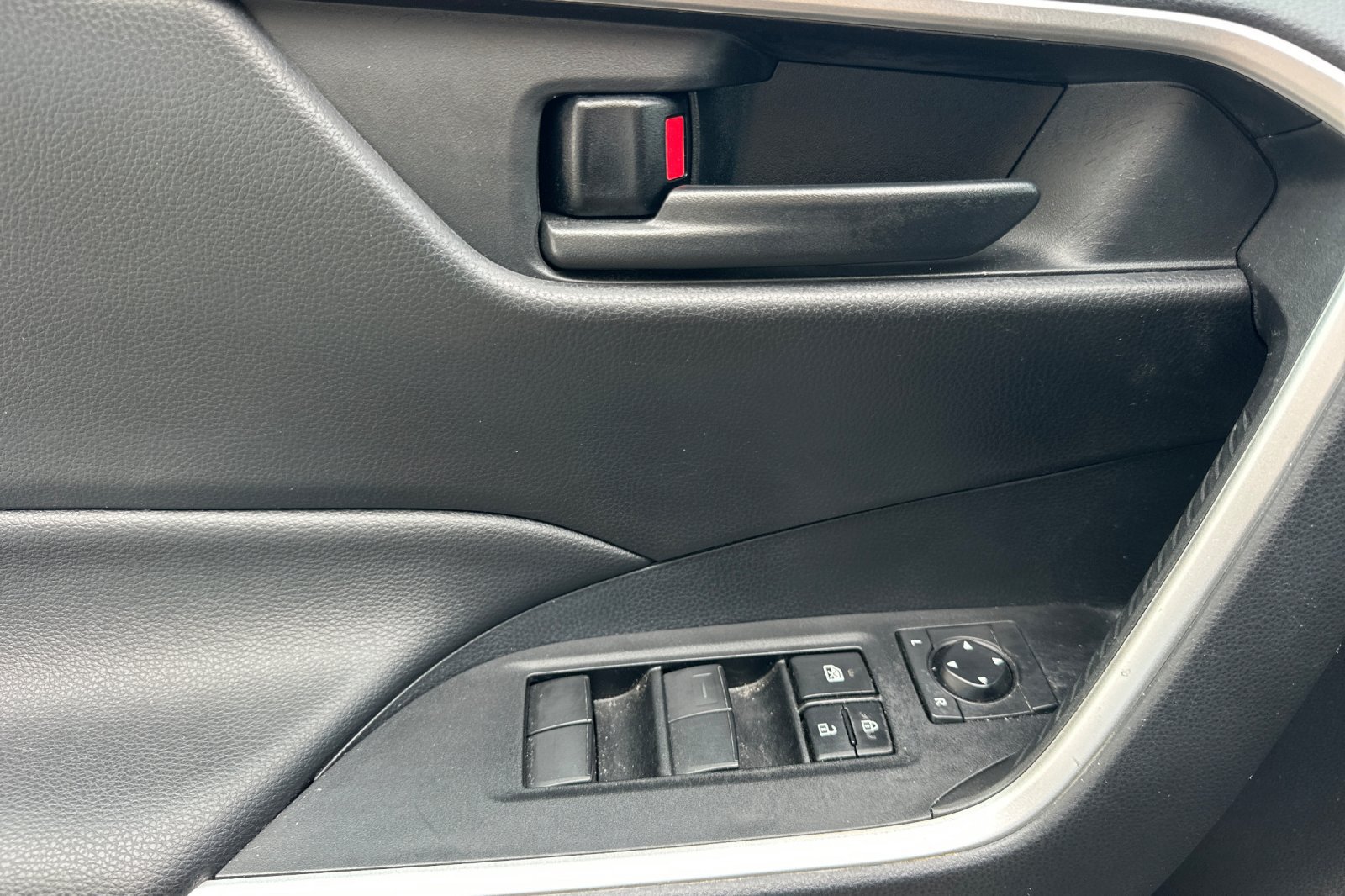 Certified 2021 Toyota RAV4 LE AWD/4WD image 11