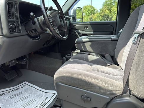 Used 2007 Chevrolet Silverado 2500 LT w/ Heavy-Duty Power Package AWD/4WD image 15