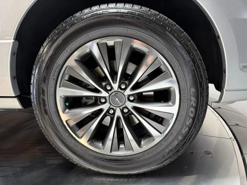 Used 2015 Lincoln Navigator 4WD image 7