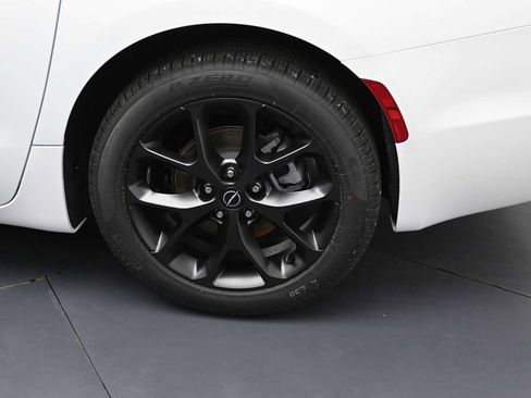 New 2026 Chrysler Pacifica Select image 4