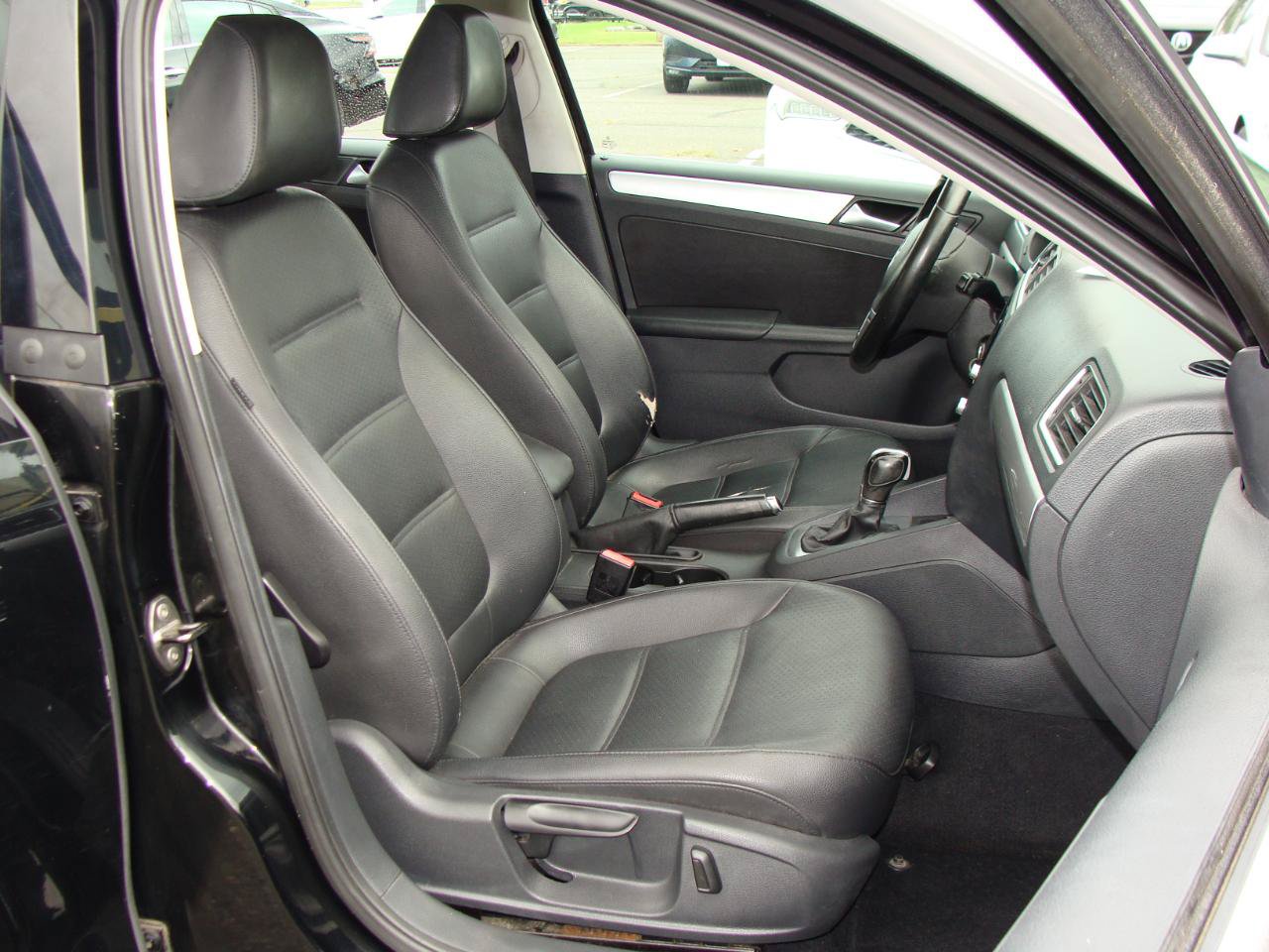 Used 2013 Volkswagen Jetta SE FWD image 10