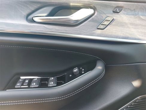 New 2024 Jeep Grand Cherokee Overland w/ Luxury Tech Group IV image 27