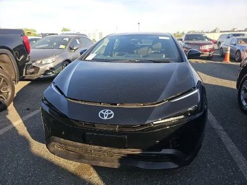 Used 2025 Toyota Prius LE FWD image 2