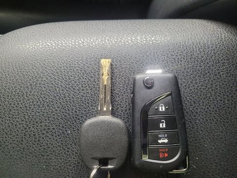 Used 2021 Toyota Camry SE FWD image 32