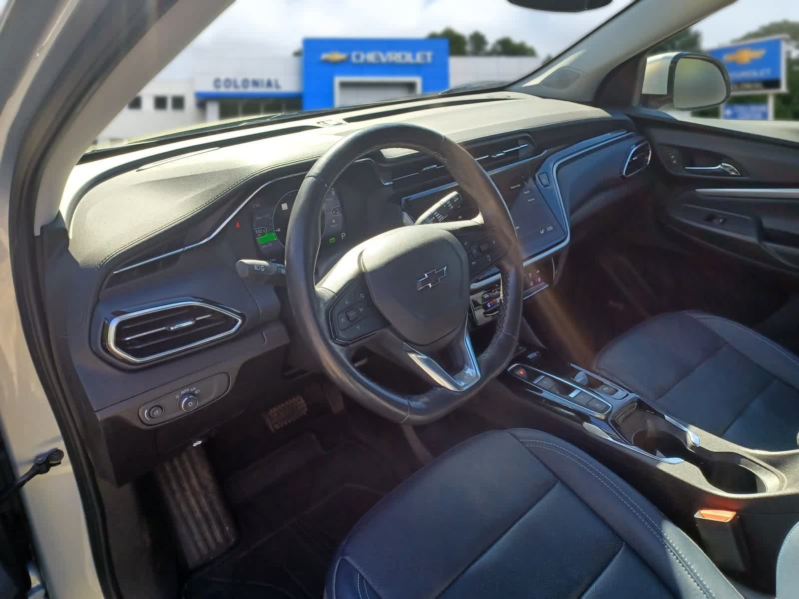 Used 2023 Chevrolet Bolt EUV Premier w/ Sun & Sound Package FWD image 8