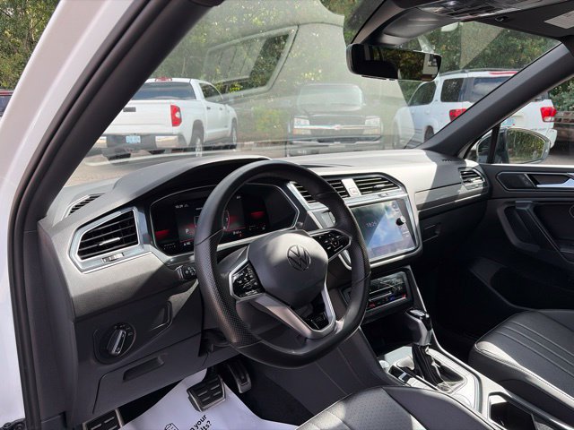 Used 2022 Volkswagen Tiguan SE R-Line AWD/4WD image 16