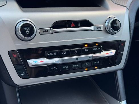 Used 2022 Ford Explorer XLT w/ Equipment Group 202A image 46