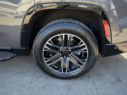 New 2026 Jeep Grand Wagoneer 4WD image 8