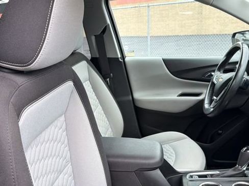 Used 2018 Chevrolet Equinox LT FWD image 30