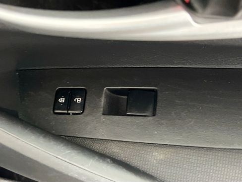 Used 2021 Toyota Corolla LE FWD image 30