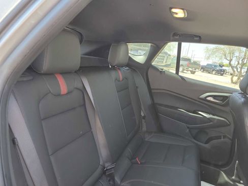 Used 2025 Chevrolet Trax RS w/ Sunroof Package image 17