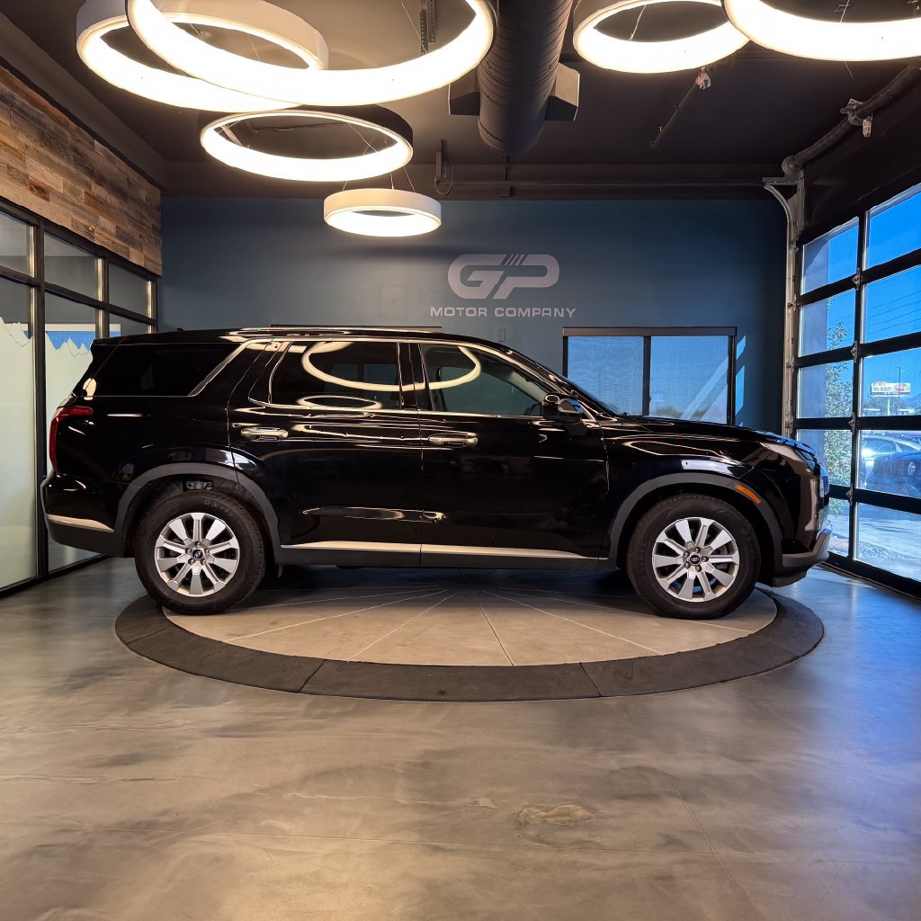 Used 2023 Hyundai Palisade SE AWD/4WD image 2