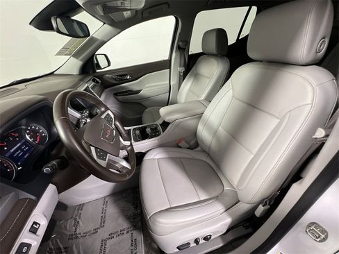 Used 2023 GMC Acadia SLT image 13