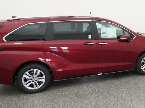 New 2026 Toyota Sienna Limited FWD image 10