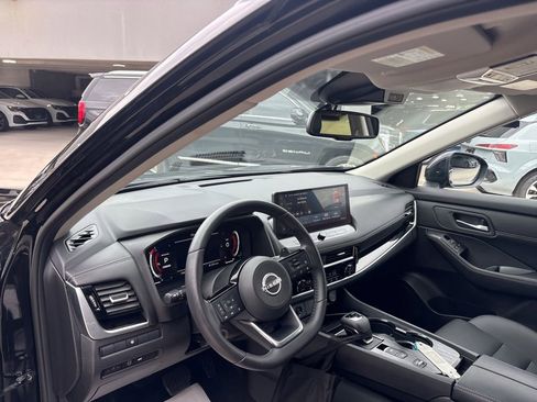 Used 2024 Nissan Rogue SL FWD image 12