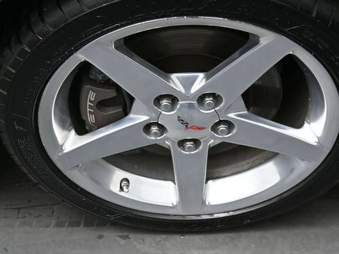 Used 2005 Chevrolet Corvette Coupe w/ Preferred Equipment Group RWD image 23