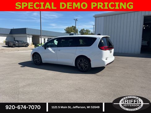 New 2026 Chrysler Pacifica Select image 19