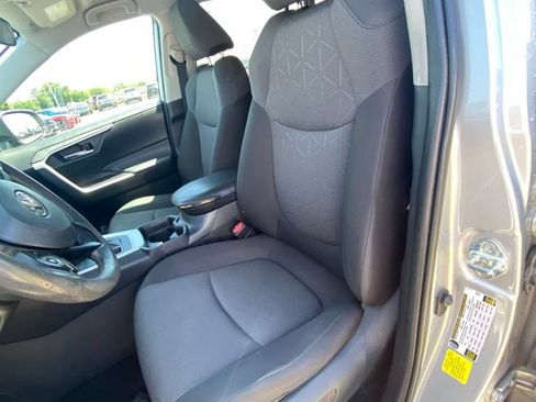 Used 2021 Toyota RAV4 XLE FWD image 11