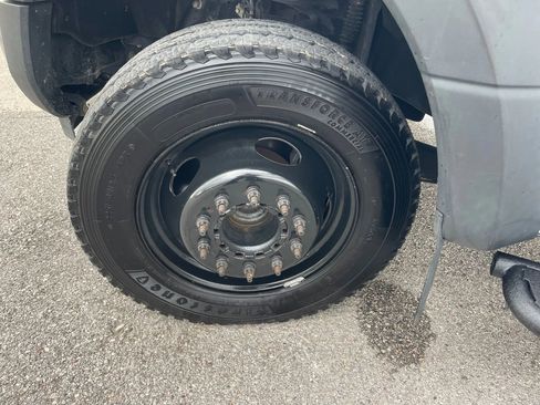 Used 2017 Ford F550 2WD Regular Cab Super Duty image 10