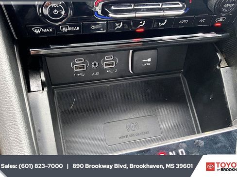 Used 2023 Jeep Grand Cherokee L Laredo AWD/4WD image 24