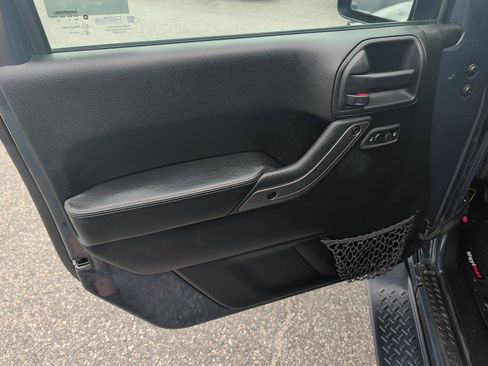 Used 2018 Jeep Wrangler Unlimited Sahara AWD/4WD image 16