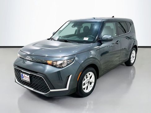 Used 2023 Kia Soul LX w/ LX Technology Package FWD image 3